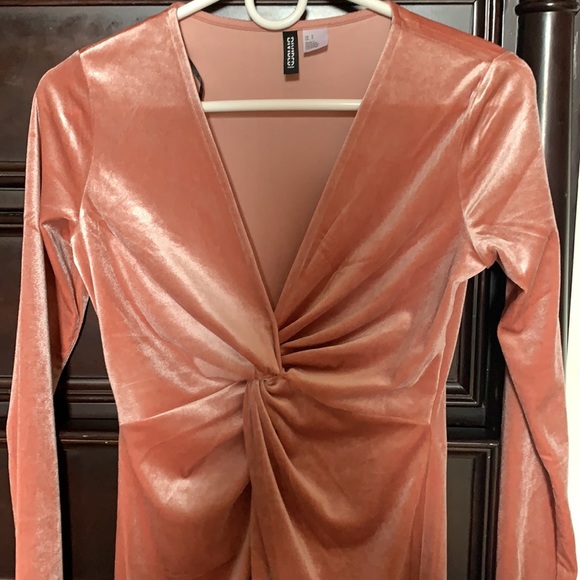 Pink Velvet Dress - Picture 3 of 4